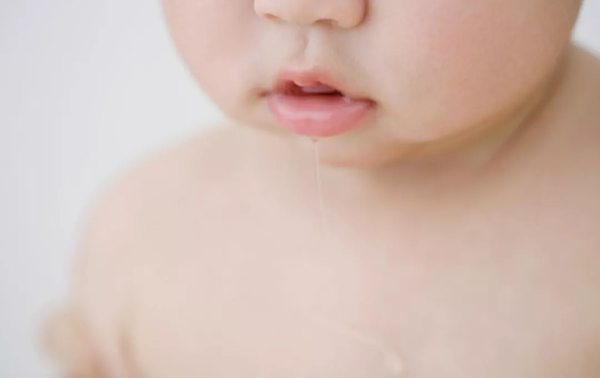 为什么多吐唾液会影响健康,经常吐口水有什么危害