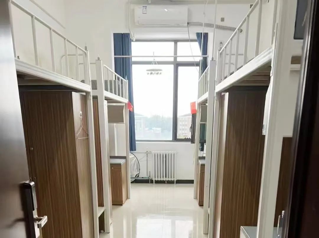 北京中医药大学宿舍条件怎么样,有空调和独立卫生间吗?(附宿舍图片)