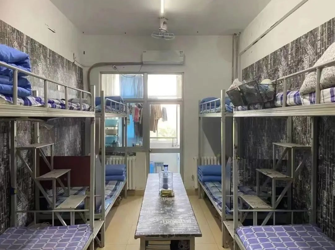 山东英才学院宿舍条件怎么样,有空调和独立卫生间吗?(附宿舍图片)