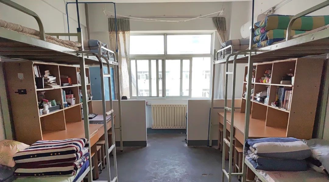 青岛工学院宿舍条件怎么样,有空调和独立卫生间吗?(附宿舍图片)