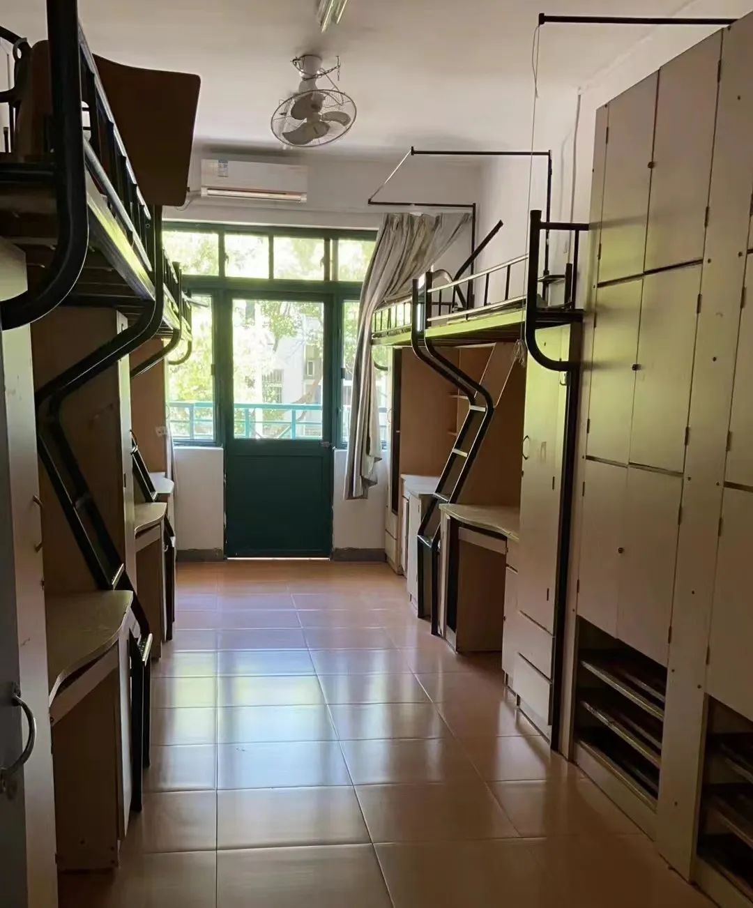 浙大宁波理工学院宿舍条件怎么样,有空调和独立卫生间吗?(附宿舍图片)