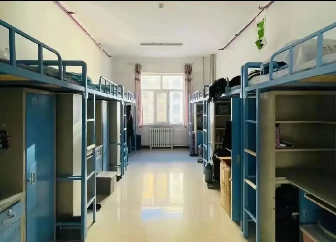 呼伦贝尔学院宿舍条件怎么样,有空调和独立卫生间吗?(附宿舍图片)