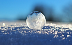 为什么雪是白色的而冰是透明