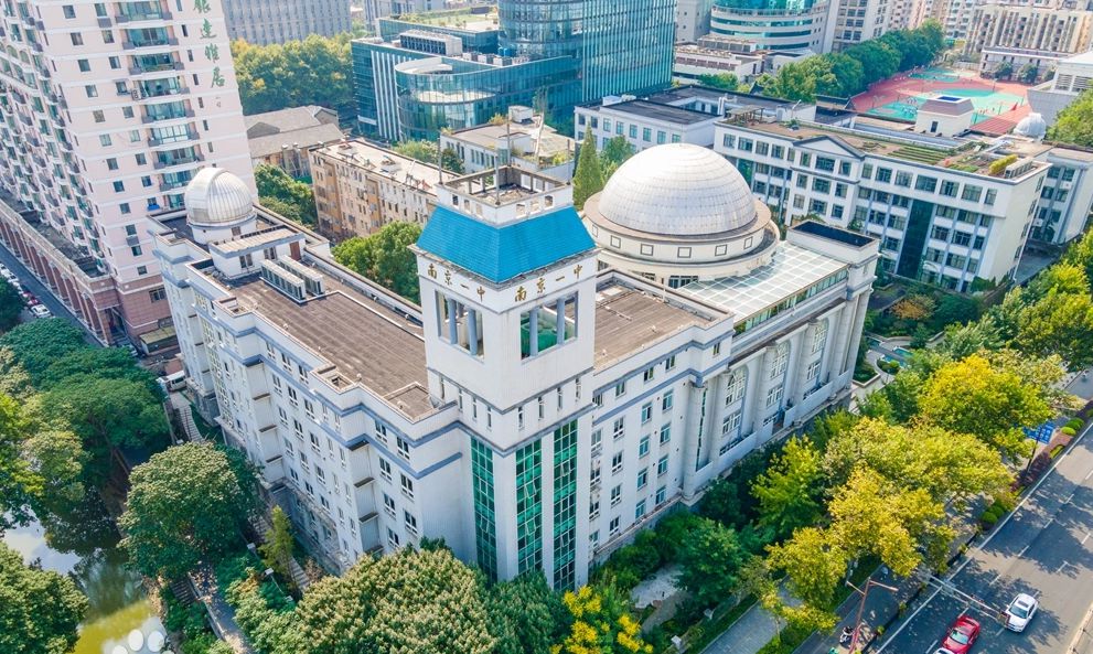 第一中学简介概况（建校历史、地址、师资、校训、环境）