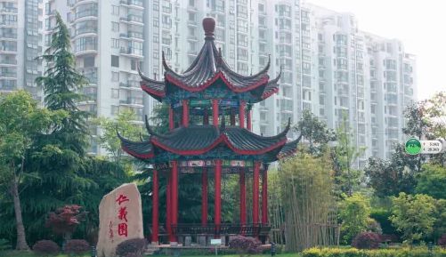 南京第二十九中学是公立还是私立,是重点中学吗？