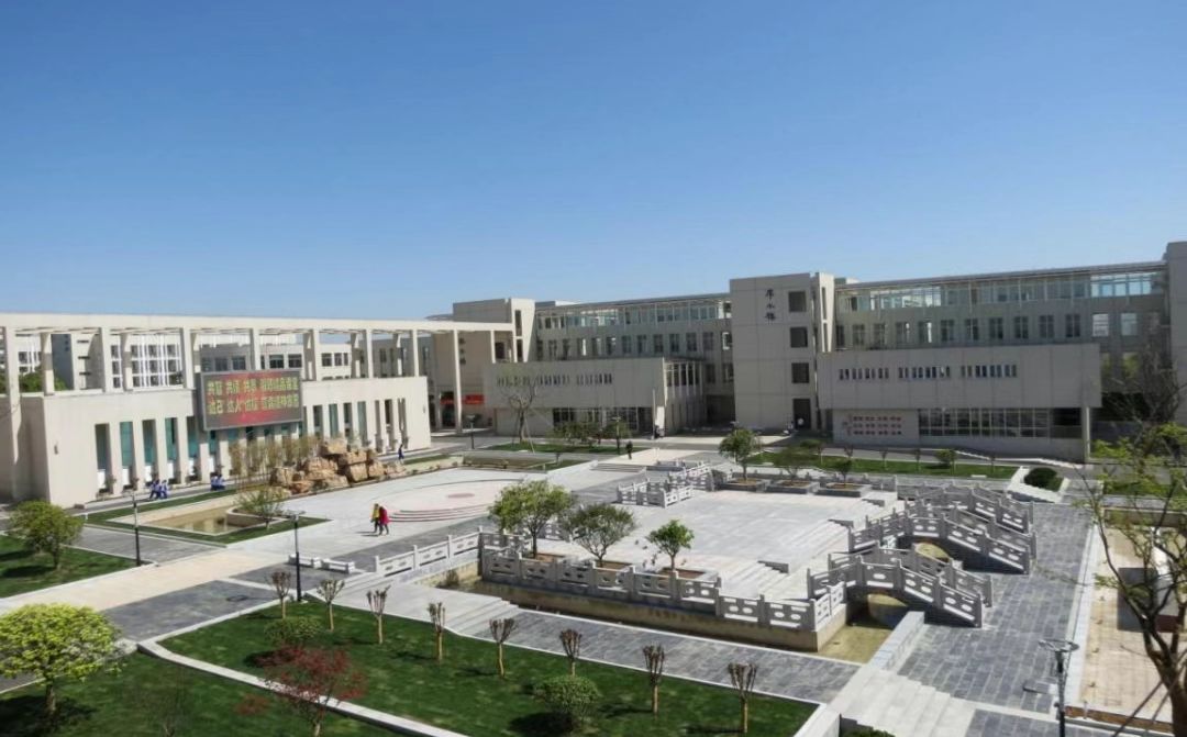 南京市高淳区湖滨高级中学简介概况(建校历史、地址、师资、校训、环境)