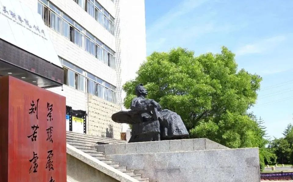 吴中区金山高级中学是公立还是私立,是重点中学吗？