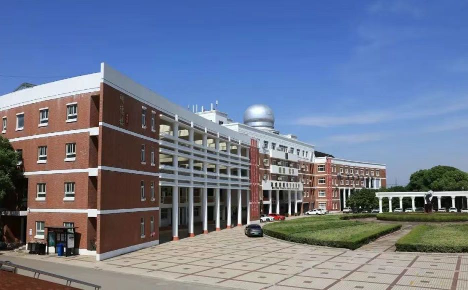 常熟市海虞高级中学简介概况（建校历史、地址、师资、校训、环境）