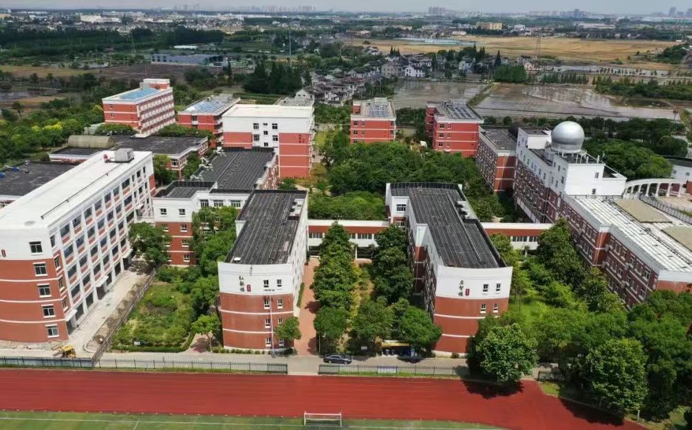 常熟市海虞高级中学是公立还是私立,是重点中学吗？