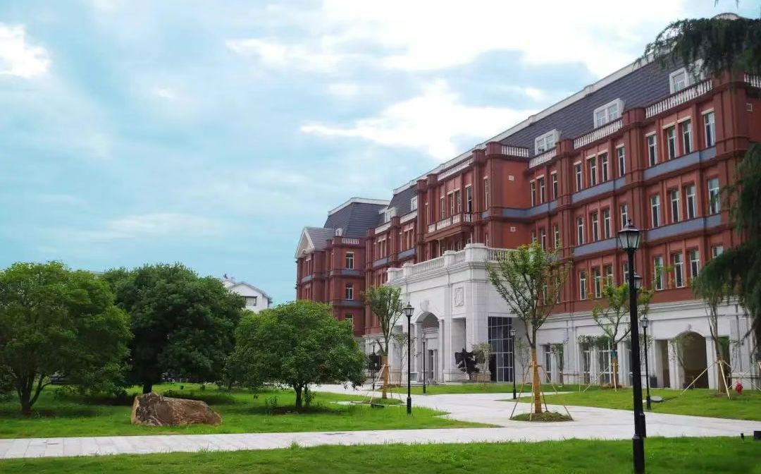 江苏省外国语学校简介概况（建校历史、地址、师资、校训、环境）