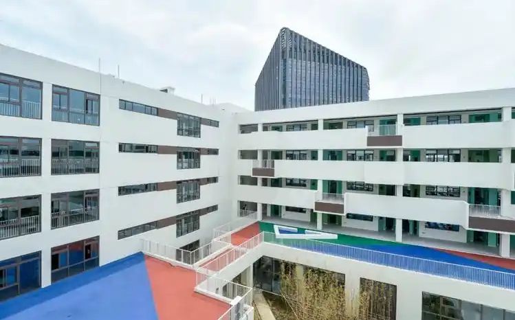 巴城高级中学简介概况（建校历史、地址、师资、校训、环境）
