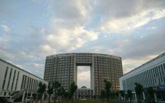 郑州市第十中学简介概况（建校历史、地址、师资、校训、环境）