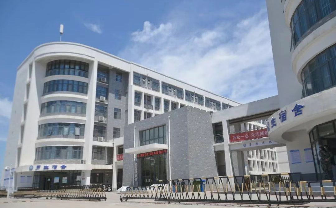 郑州市第十中学是公立还是私立,是重点中学吗？