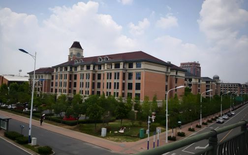 合肥市第七中学是公立还是私立,是重点中学吗？