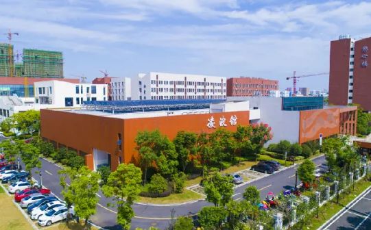 合肥市第十中学是公立还是私立,是重点中学吗？