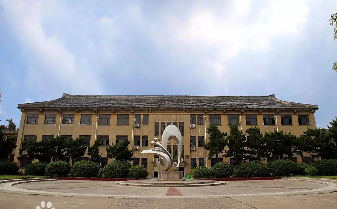 合肥市第二中学是公立还是私立,是重点中学吗？