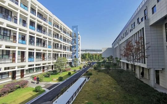 杭州市长河高级中学校区在哪_在哪个区？