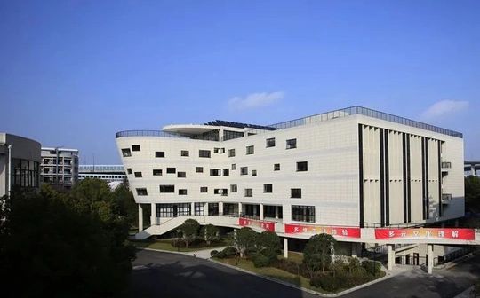杭州市长河高级中学是公立还是私立,是重点中学吗？