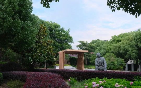 杭州市夏衍中学是公立还是私立,是重点中学吗？