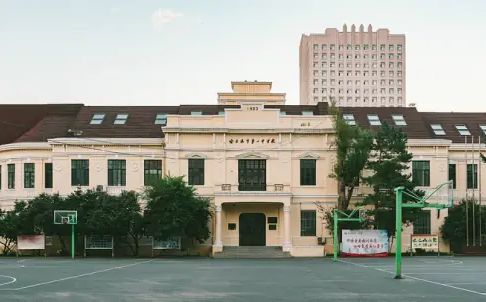 哈尔滨市第一中学简介概况（建校历史、地址、师资、校训、环境）