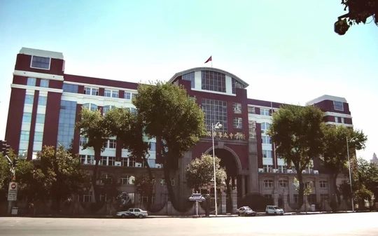 哈尔滨市第九中学校是公立还是私立,是重点中学吗？
