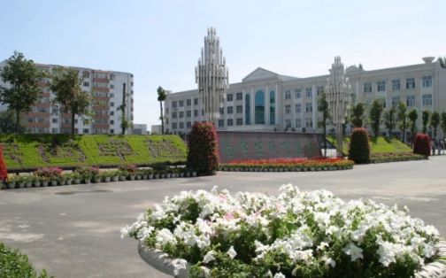 哈尔滨师范大学附属中学是公立还是私立,是重点中学吗？