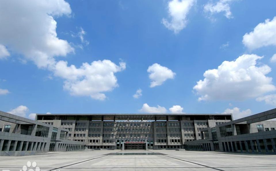 沈阳市第二中学是公立还是私立,是重点中学吗？