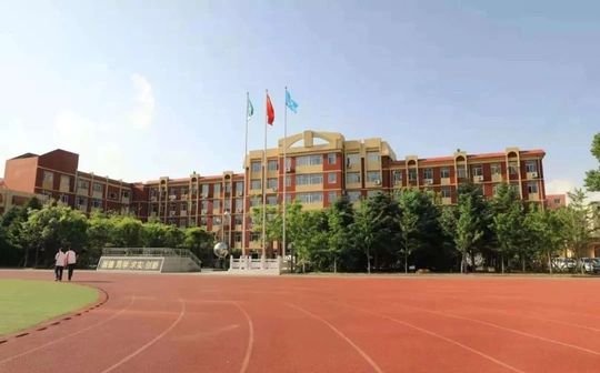 沈阳市第二十七中学是公立还是私立,是重点中学吗？