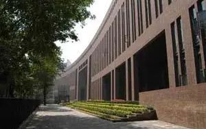 天津市耀华中学简介概况（建校历史、地址、师资、校训、环境）