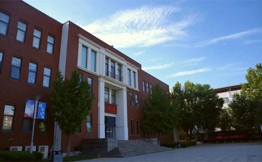 天津市第二耀华中学是公立还是私立,是重点中学吗？