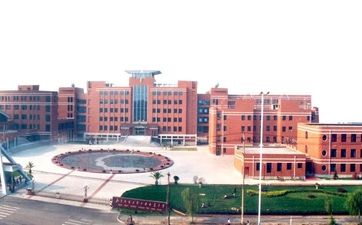 北京师范大学天津附属中学是公立还是私立,是重点中学吗？