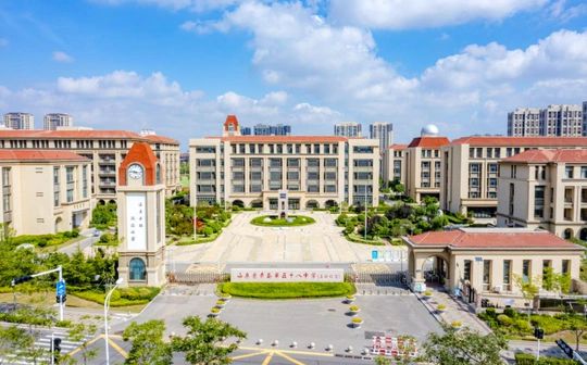 山东省青岛第五十八中学是公立还是私立,是重点中学吗？