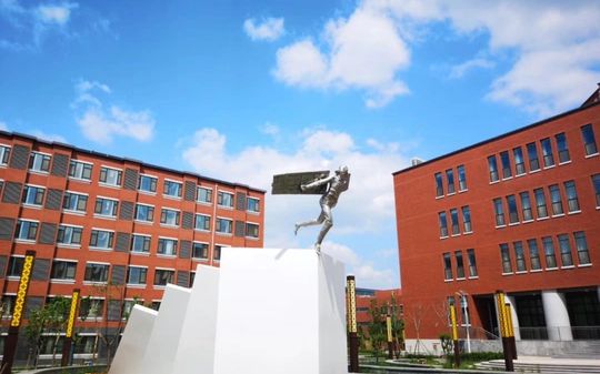 济南大学城实验高级中学简介概况(建校历史、地址、师资、校训、环境)