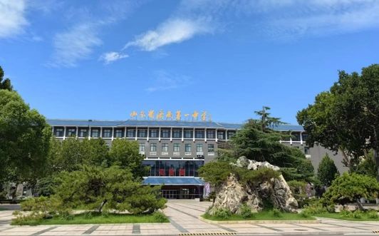 山东省济南第一中学校区在哪_在什么区？
