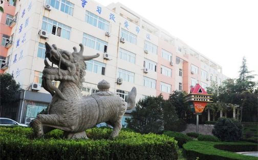 山东省济南中学是公立还是私立,是重点中学吗？
