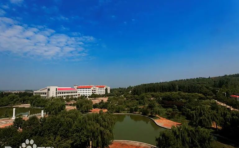 章丘市第一中学是公立还是私立,是重点中学吗？