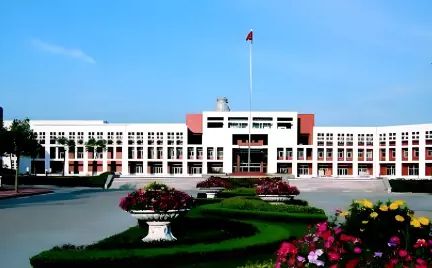 胶南第一高级中学简介概况（建校历史、地址、师资、校训、环境）