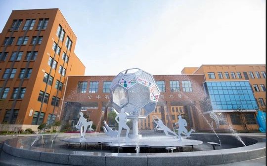 青岛市城阳第二高级中学是公立还是私立,是重点中学吗？