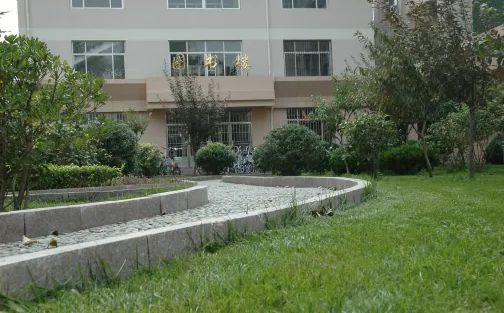 青岛市即墨区第一中学简介概况（建校历史、地址、师资、校训、环境）