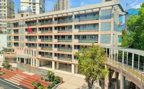 武汉市第二十三中学是公立还是私立,是重点中学吗?