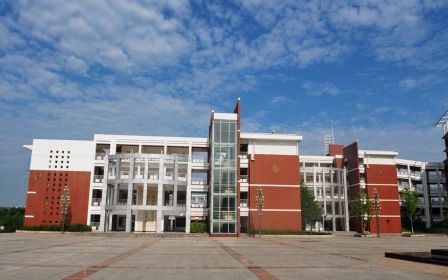 华中师范大学第一附属中学简介概况（建校历史、地址、师资、校训、环境）