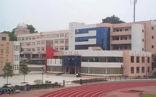 武汉市第十四中学是公立还是私立,是重点中学吗?