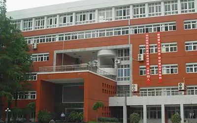 湖北省水果湖高级中学简介概况(建校历史、地址、师资、校训、环境)