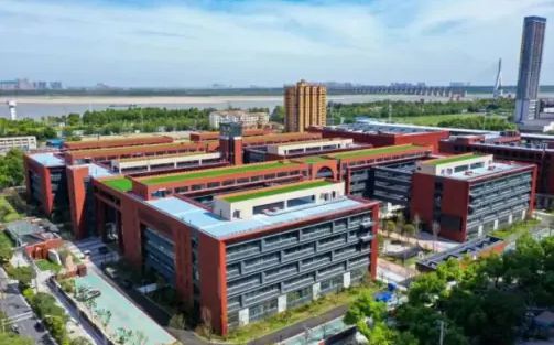 武汉市武钢三中在武汉的排名第几,属于什么档次？