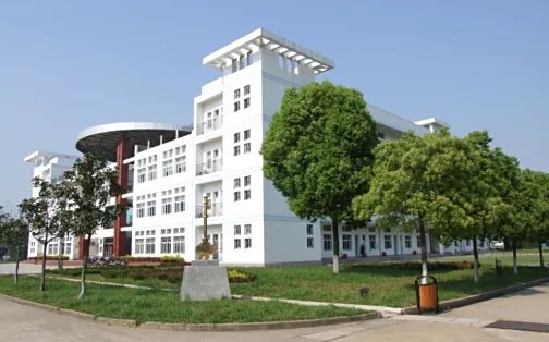 武汉市黄陂区第一中学简介概况(建校历史、地址、师资、校训、环境)
