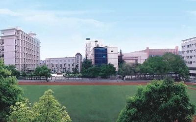 武汉市晴川高级中学是公立还是私立,是重点中学吗？