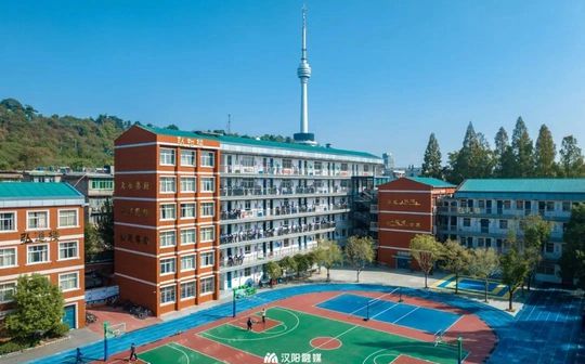 武汉市弘桥中学是公立还是私立,是重点中学吗？