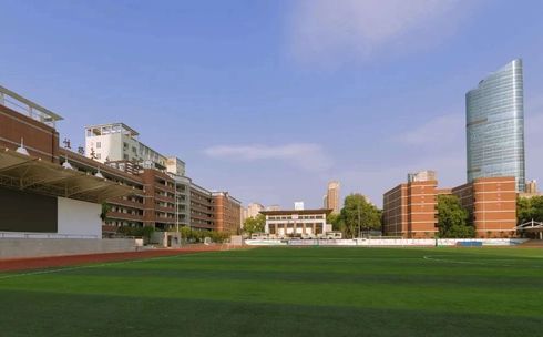 武汉市关山中学是公立还是私立,是重点中学吗？
