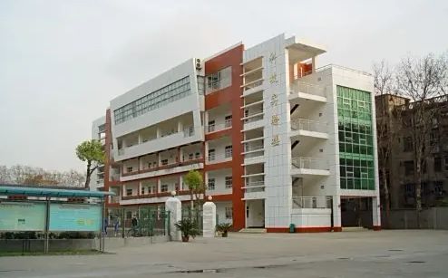 武汉市钢城第四中学简介概况（建校历史、地址、师资、校训、环境）