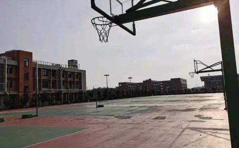 武汉市江夏区金口中学是公立还是私立,是重点中学吗？